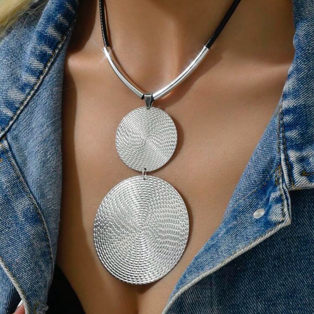 Re-stock Round Silver Pendant Necklace